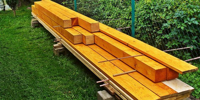 Jak przygotowywać drewno pod lakierowanie i bejcowanie?